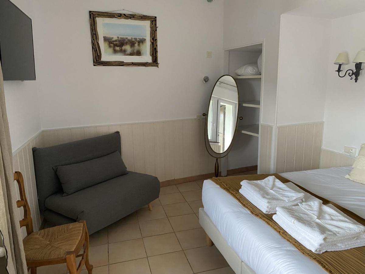 Hotel Du Pont Blanc Сент-Марі-де-ла-Мер Екстер'єр фото